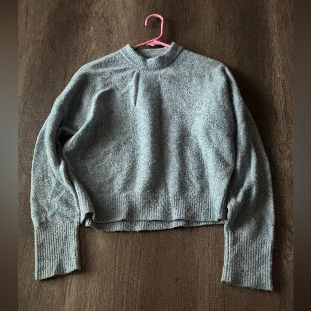 Abercrombie & Fitch Light Blue Cropped Crewneck Sweater